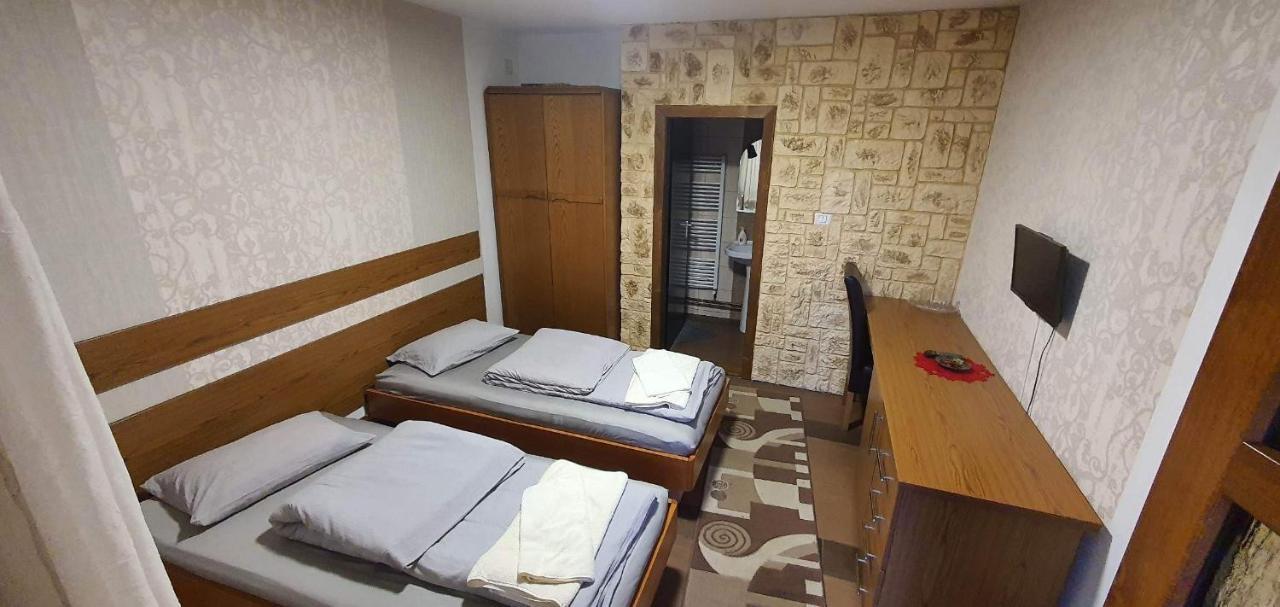 Pensiunea Raiul Muntilor Sebiş Buitenkant foto