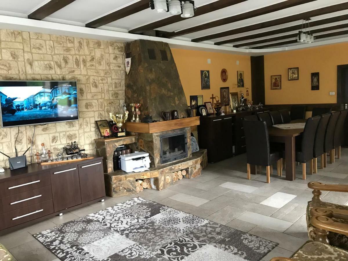 Pensiunea Raiul Muntilor Sebiş Buitenkant foto